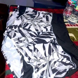 25.🥶OLD NAVY🥶SIZE M🥶100POLYESTER🥶ACTIVA WEAR🥶SMALL POCKET ABOUT 5 INCHES.